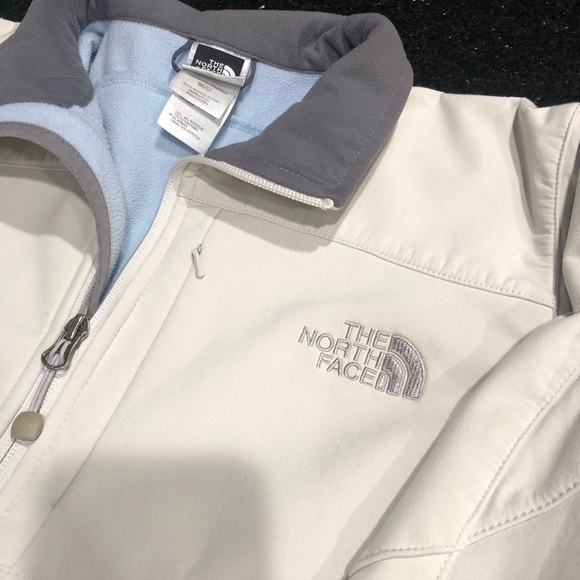 The North Face Women’s Cream Apex Jacket Sz M - Picture 2 of 5